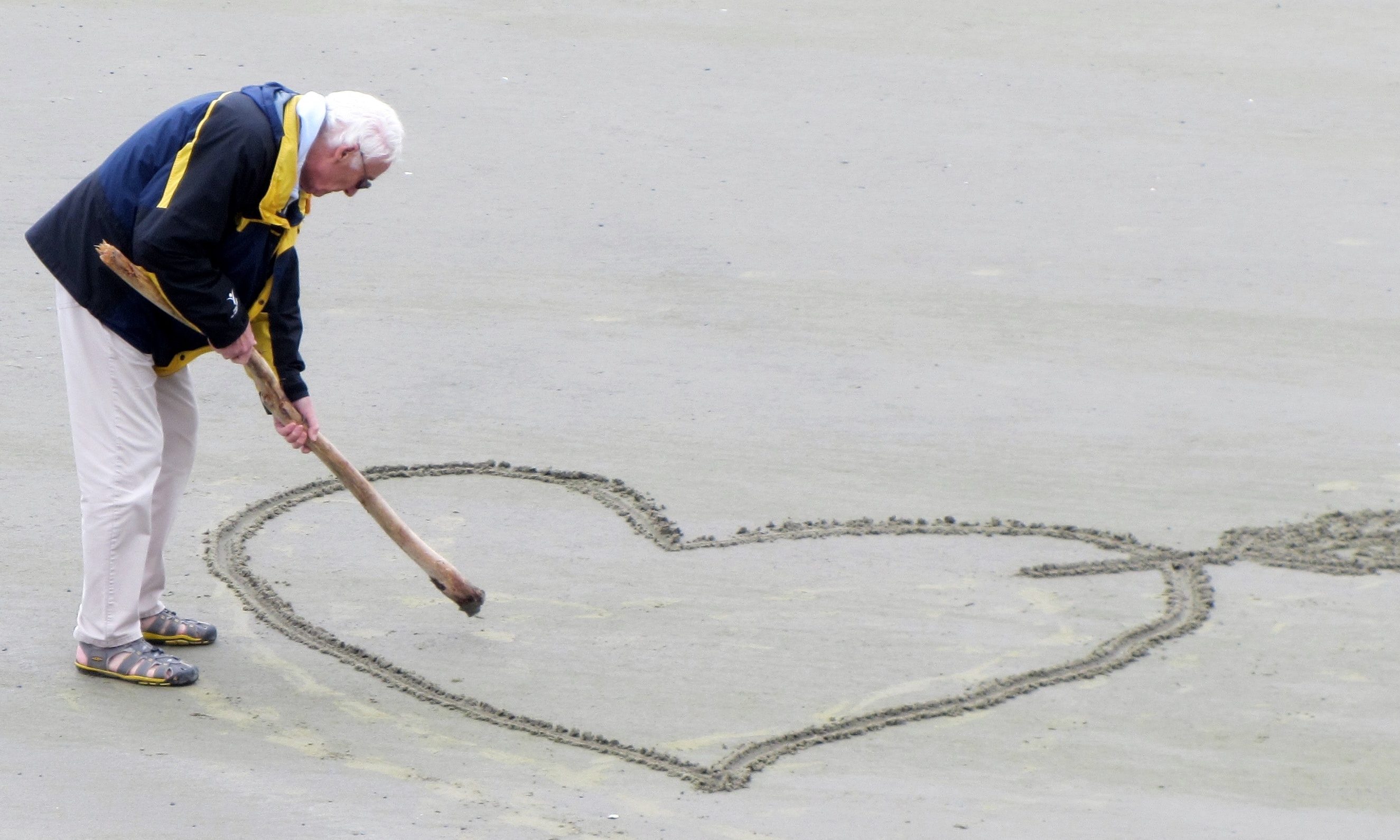 beach-elderly-love-160936